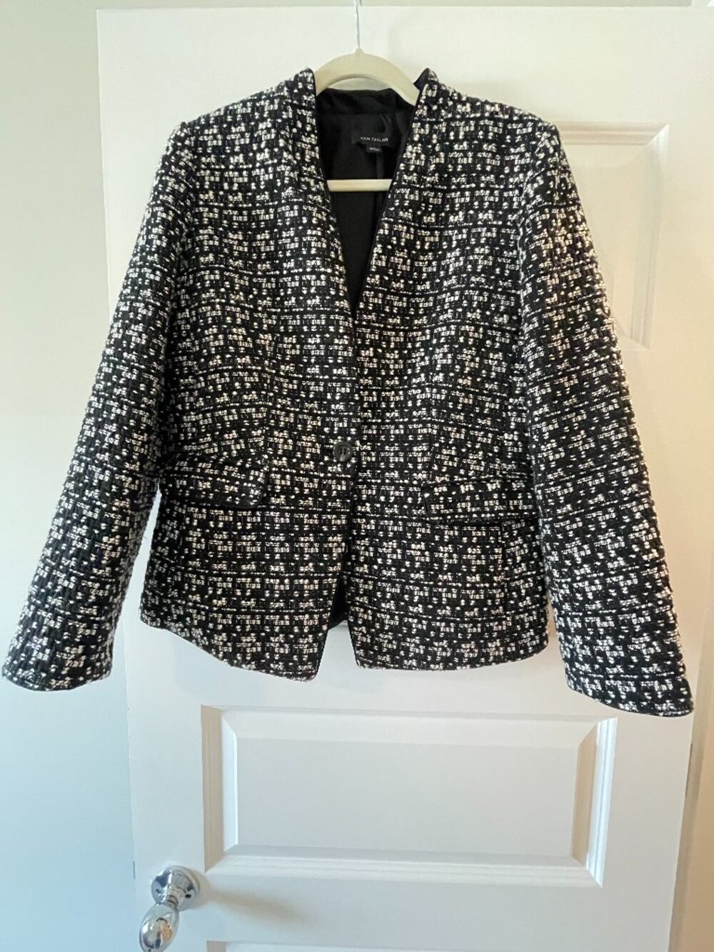 Ann Taylor Black White Textured Tweed Single Button Collarless Blazer Size 6